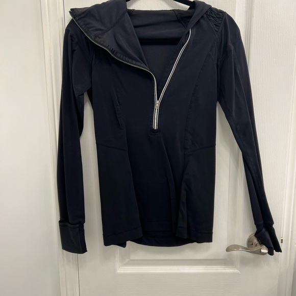 Lululemon Haul. 6 items sizes 8-10 bottoms and size 6 tops! - Picture 5 of 7